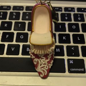 “Tudor Rose” Heirloom Rose Shoe Decor
